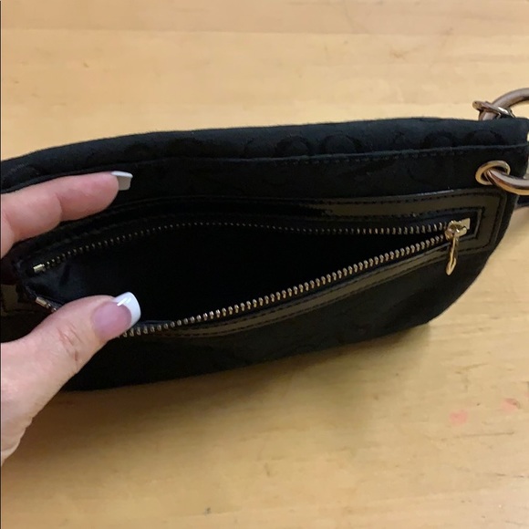 Black simply Vera ladies wristlet - Picture 5 of 5